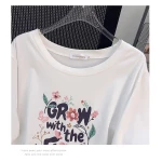 Футболка с цветочной надписью — изображение 8