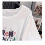 Футболка с цветочной надписью — изображение 9