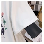 Футболка с цветочной надписью — изображение 10